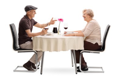 Olgun çift bir tarihte söz 