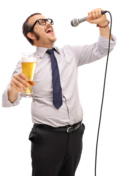 Dedicated man singing on a microphone — Stock Photo, Image