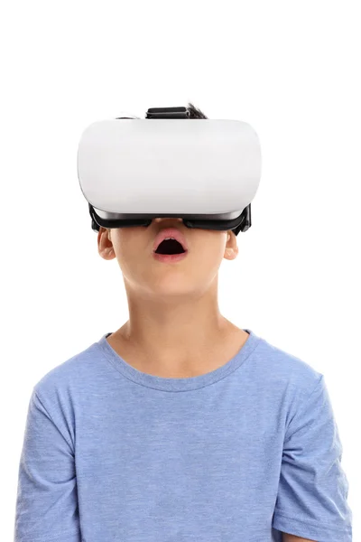 Pequeño niño asombrado usando gafas VR — Foto de Stock