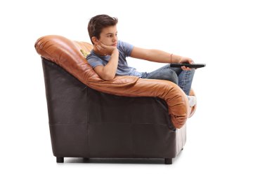 Sıkılmış çocuk Tv kanallarında değiştirme