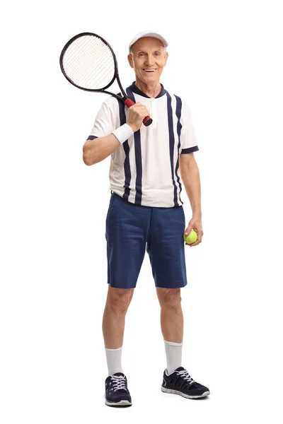 Senior tennisspelare innehar en racket — Stockfoto