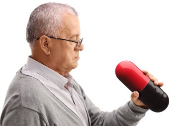 Olgun man büyük bir hap arıyorum 