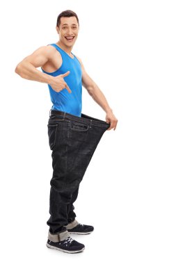 Adam onun eski büyük boy kot gösterilen 