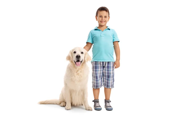 Jongen poseren samen met een hond — Stockfoto