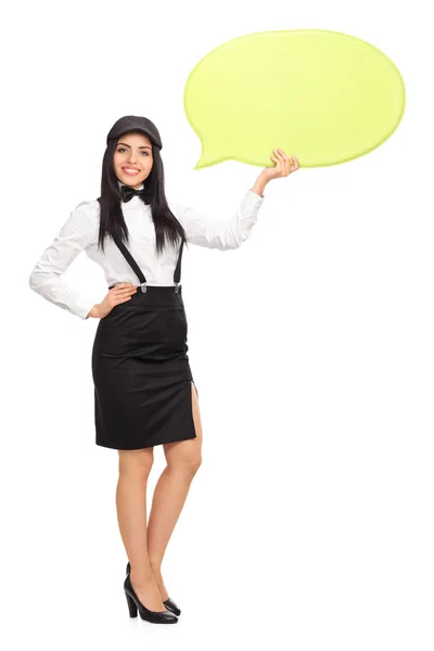 Mujer sosteniendo una gran burbuja de discurso — Foto de Stock