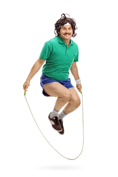 Atleta retro haciendo ejercicio con una cuerda de salto — Foto de Stock