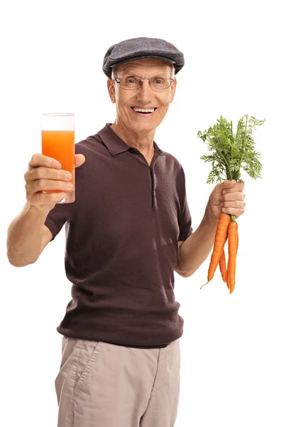 Man holding a glass of juice and carrots — Stock Photo, Image