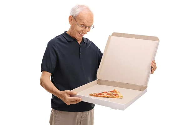 Счастливый старшеклассник смотрит на коробку пиццы — стоковое фото