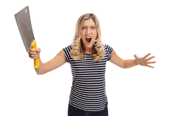 Mujer sosteniendo una cuchilla y gritando — Foto de Stock