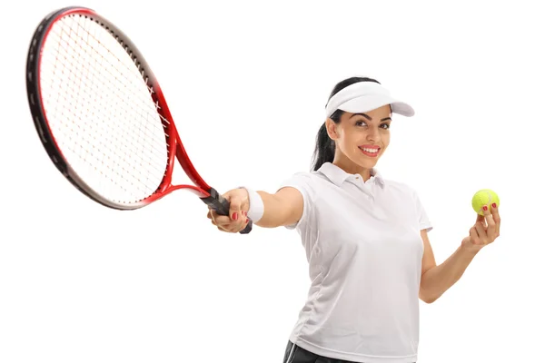 Jugadora de tenis sosteniendo una pelota y una raqueta —  Fotos de Stock