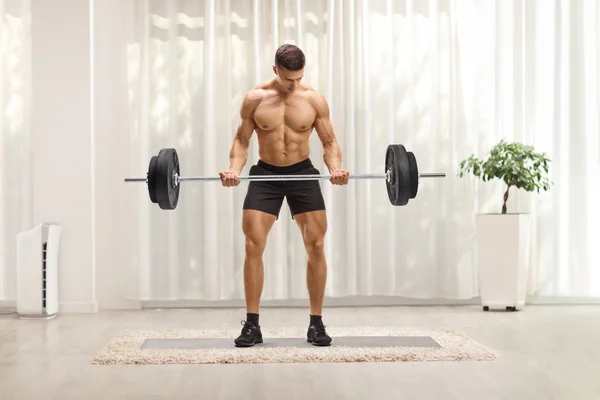 Retrato Cuerpo Entero Hombre Musculoso Fuerte Levantando Pesas Casa —  Fotos de Stock