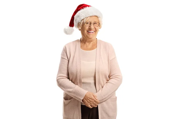 一位快乐的老妇人 戴着一顶白色背景的圣诞老人帽 — 图库照片