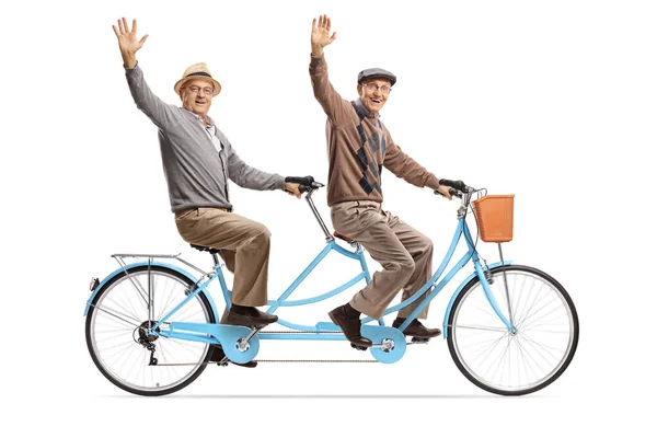 Idosos Montando Uma Bicicleta Tandem Azul Acenando Para Câmera Isolada — Fotografia de Stock