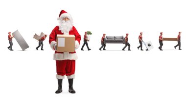 Noel Baba beyaz arka planda izole edilmiş ev aletleri ve mobilyalar taşıyor.