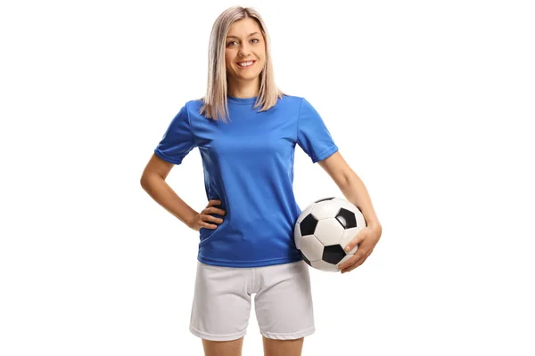 Jugadora Fútbol Femenina Sonriendo Posando Con Una Pelota Fútbol Bajo —  Fotos de Stock