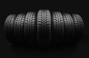 Siyah arka planda araba lastikleri