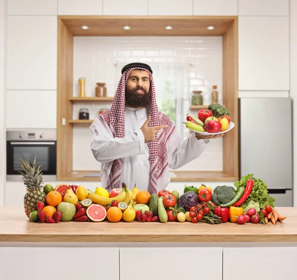 Saudi Arab Man Holding Plate Fresh Fruits Vegetables Modern Kitchen — Stock Photo, Image
