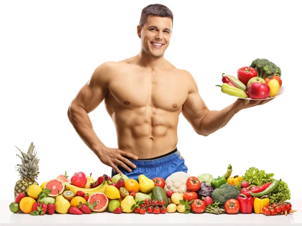 Bodybuilder Mit Einem Haufen Obst Und Gemüse Und Einem Teller — Stockfoto