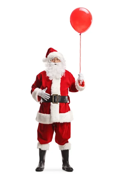Ganzes Porträt Des Weihnachtsmannes Mit Einem Roten Luftballon Auf Weißem — Stockfoto