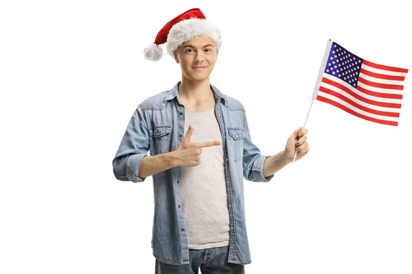 Cara Com Chapéu Natal Segurando Uma Bandeira Americana Apontando Isolado — Fotografia de Stock