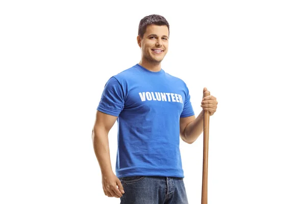 Vrijwilliger Met Een Schop Glimlachend Naar Camera Geïsoleerd Witte Achtergrond — Stockfoto