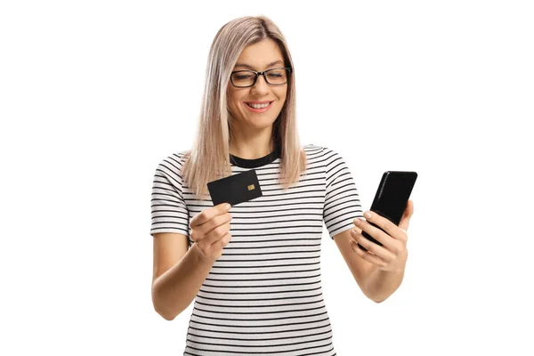 Mujer Joven Usando Una Tarjeta Crédito Teléfono Móvil Para Compras — Foto de Stock