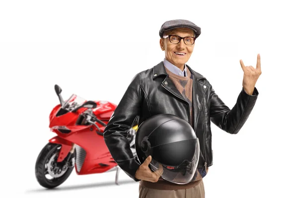 Пожилой Человек Красным Мотоциклом Держит Шлем Жестом Рок Ролл Знак — стоковое фото