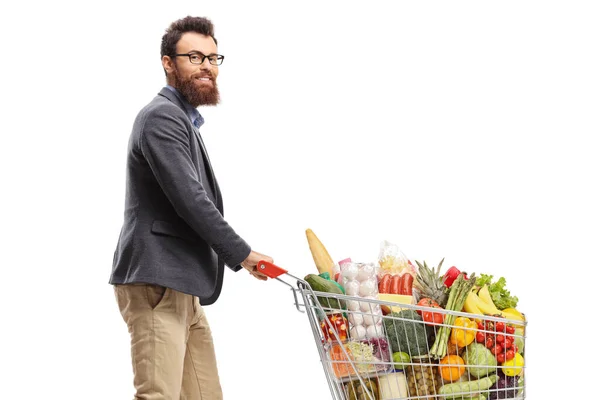 Junger Bärtiger Mann Mit Brille Schiebt Einen Einkaufswagen Mit Lebensmitteln — Stockfoto