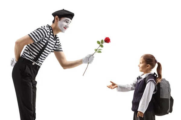 Mime Acteur Geven Rode Roos Naar Een Schoolmeisje Geïsoleerd Witte — Stockfoto