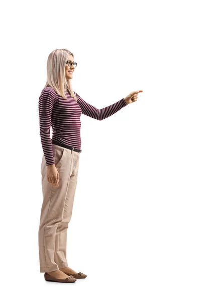 Full Längd Profil Skott Blond Kvinna Sprider Arm Framåt Isolerad — Stockfoto