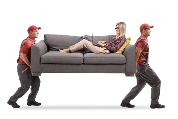 Movers Membawa Seorang Wanita Sofa Dengan Laptop Yang Diisolasi Dengan — Stok Foto