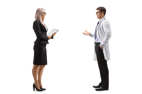 Full Length Profile Shot Professional Woman Male Doctor Having Conversation — Stock Photo, Image