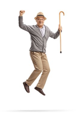 Bastonlu yaşlı bir adam zıplıyor ve elleri beyaz arka planda soyutlanmış bir şekilde mastürbasyon yapıyor.