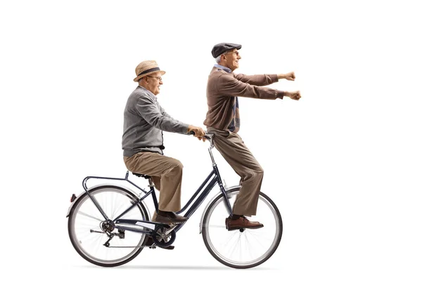 Ancianos Amigos Varones Montando Una Bicicleta Aislada Sobre Fondo Blanco — Foto de Stock