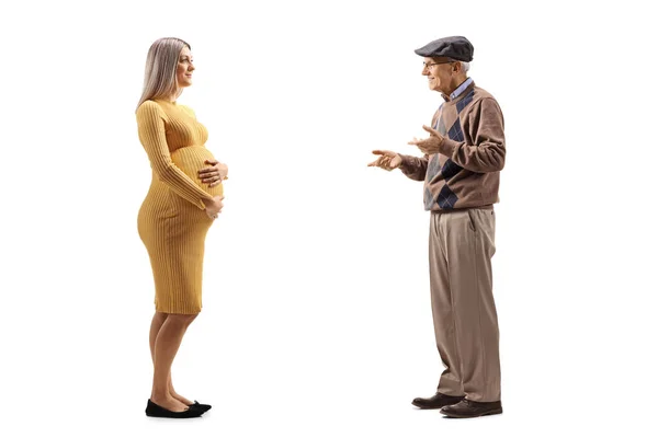 Pełny Profil Kobiety Ciąży Żółtej Sukience Słuchającej Starszego Mężczyzny Odizolowanego — Zdjęcie stockowe