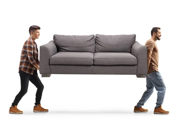 Junge Männer Tragen Ein Graues Sofa Isoliert Auf Weißem Hintergrund — Stockfoto