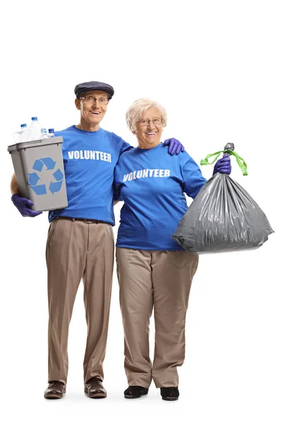 Retrato Comprimento Total Homem Mulher Idosos Voluntários Segurando Saco Reciclagem — Fotografia de Stock