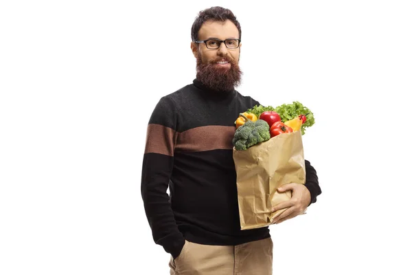 Vousatý Muž Brýlemi Stojící Potravinami Papírové Tašce Izolované Bílém Pozadí — Stock fotografie