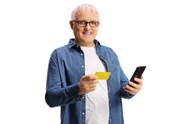 Sorridente Uomo Maturo Possesso Una Carta Credito Telefono Cellulare Guardando — Foto Stock