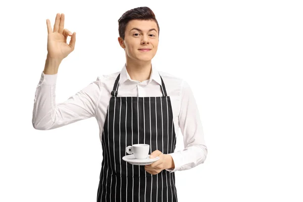 Νεαρός Σερβιτόρος Κρατώντας Καφέ Espresso Και Gesturing Σήμα Απομονώνονται Λευκό — Φωτογραφία Αρχείου