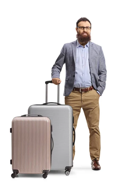 Ganzkörperporträt Eines Bärtigen Mannes Mit Zwei Koffern Auf Weißem Hintergrund — Stockfoto