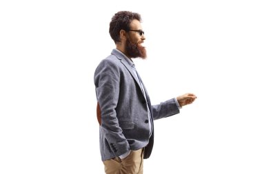 Beyaz arka planda el kol hareketleriyle hareket eden sakallı bir adamın profil fotoğrafı.