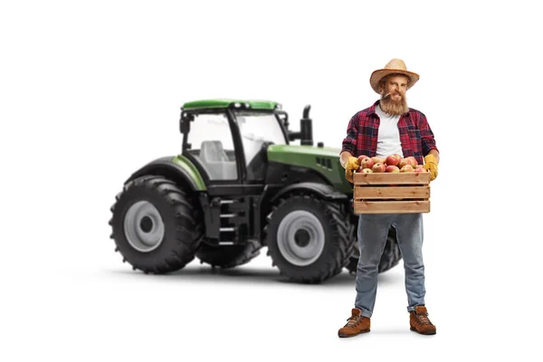 Портрет Фермера Трактором Ящиком Яблуками Ізольовані Білому Тлі — стокове фото