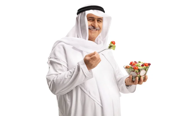 Улыбающийся Взрослый Араб Ест Салат Белом Фоне — стоковое фото