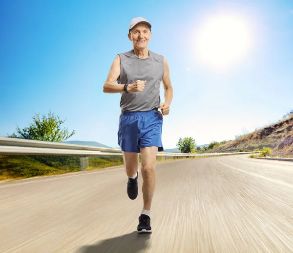 Plný Portrét Staršího Muže Jogging Otevřené Asfaltové Cestě — Stock fotografie