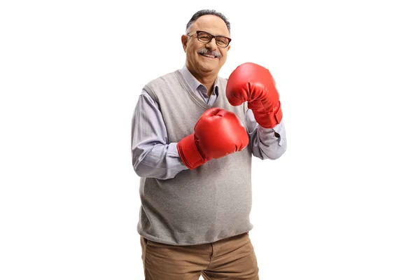 Starker Reifer Mann Mit Roten Boxhandschuhen Und Isoliert Lächelndem Lächeln — Stockfoto