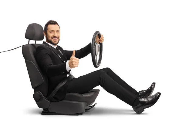Homme Costume Assis Dans Siège Auto Tenant Volant Montrant Les — Photo