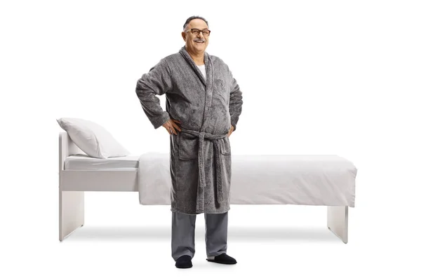 Full Length Portret Van Een Volwassen Man Pyjama Een Badjas — Stockfoto