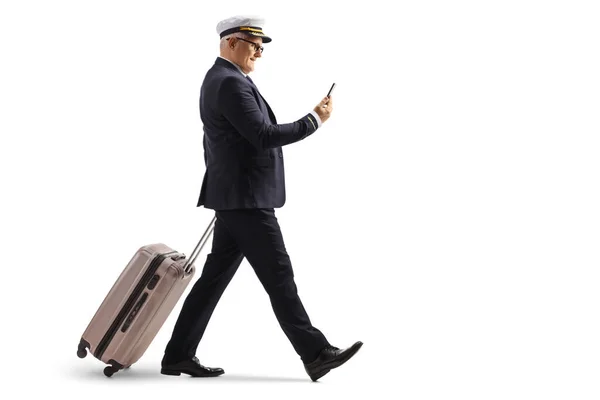 Pilot Smartphone Walking Pulling Suitcase Isolated White Background — Stock Photo, Image