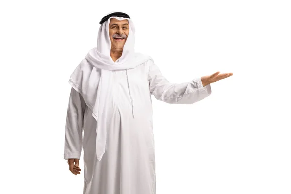 Volwassen Moslim Man Wit Dishdasha Gebaar Met Hand Geïsoleerd Witte — Stockfoto